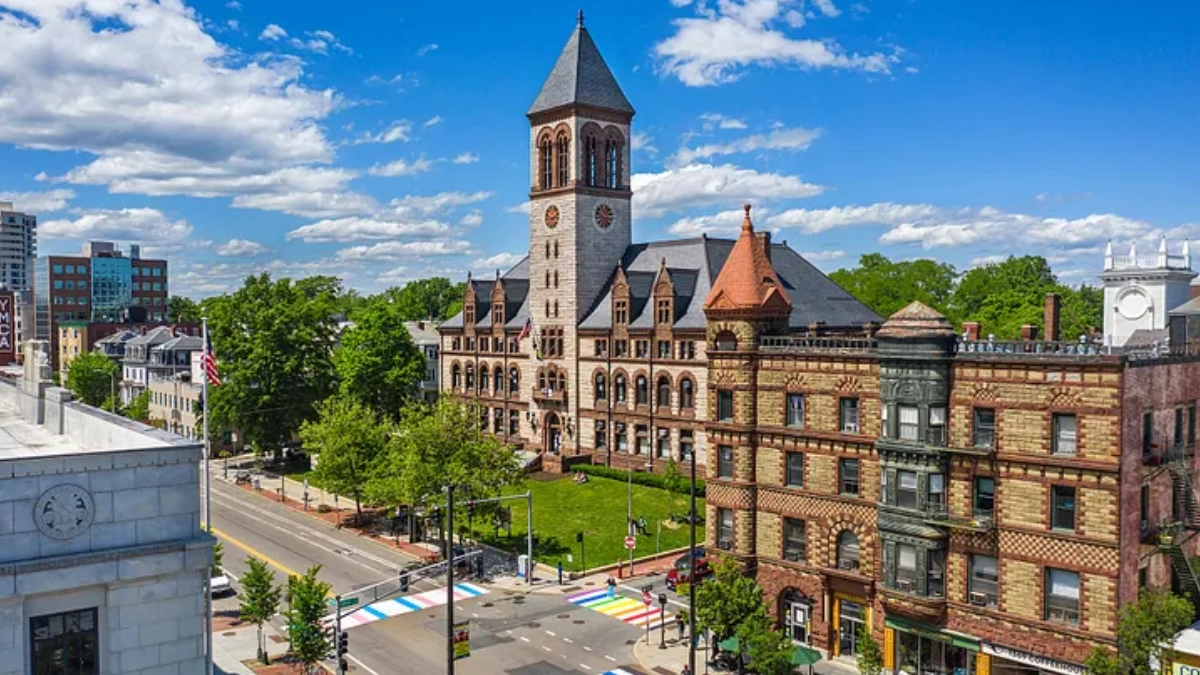 Premium Car Service Cambridge MA for Local and Airport Transfers